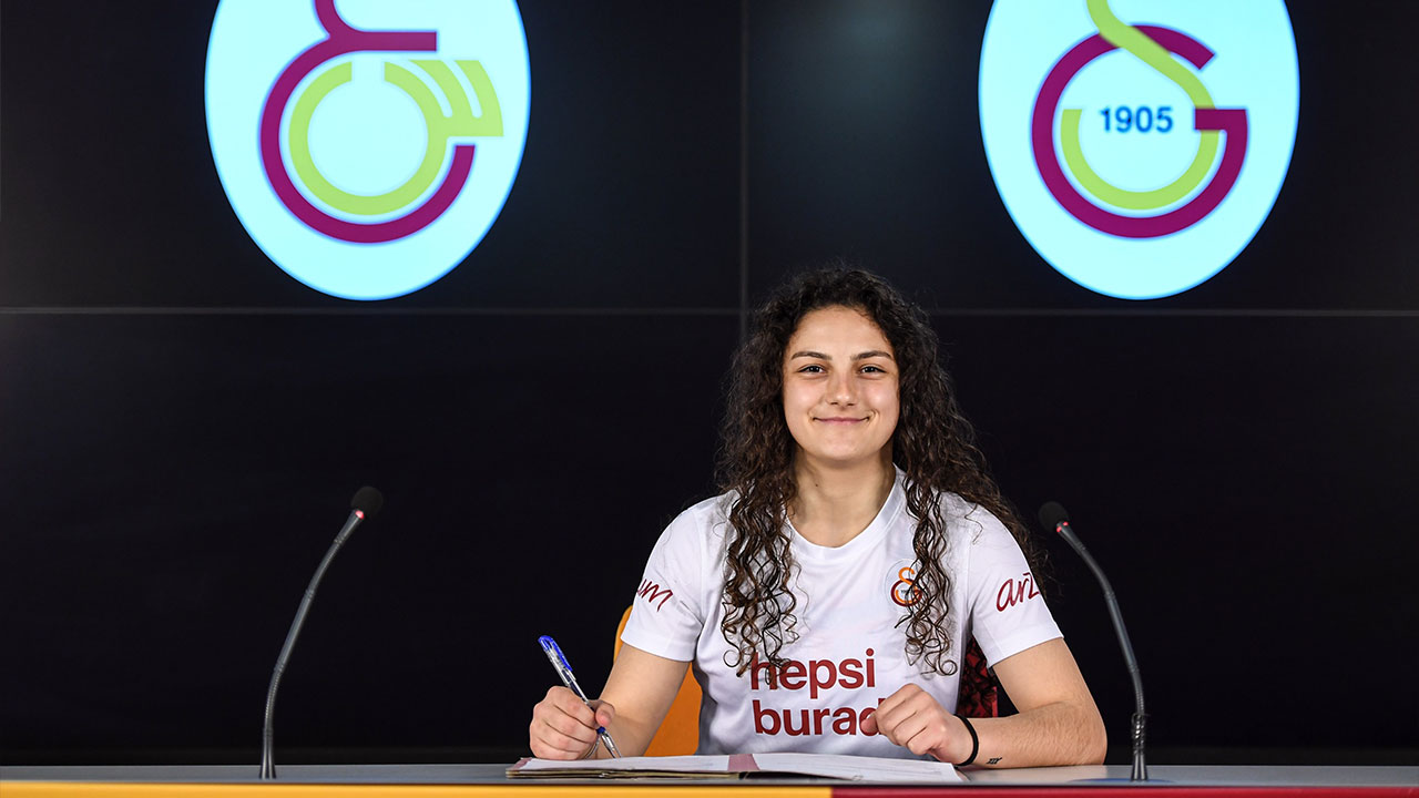 Zehra Yılmaz Galatasaray Hepsiburada’da!